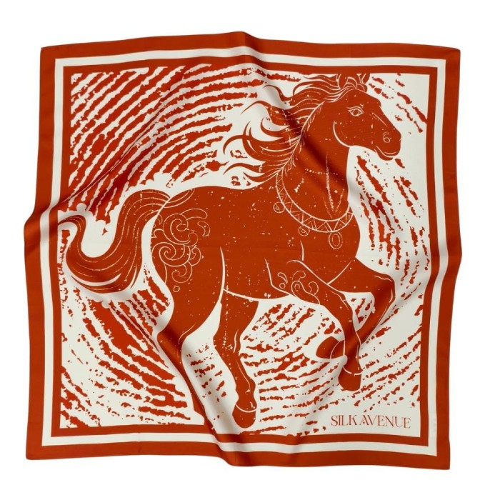 Jedwabna apaszka Rok Konia 68x68 czerwona z motywem konia Silk Avenue