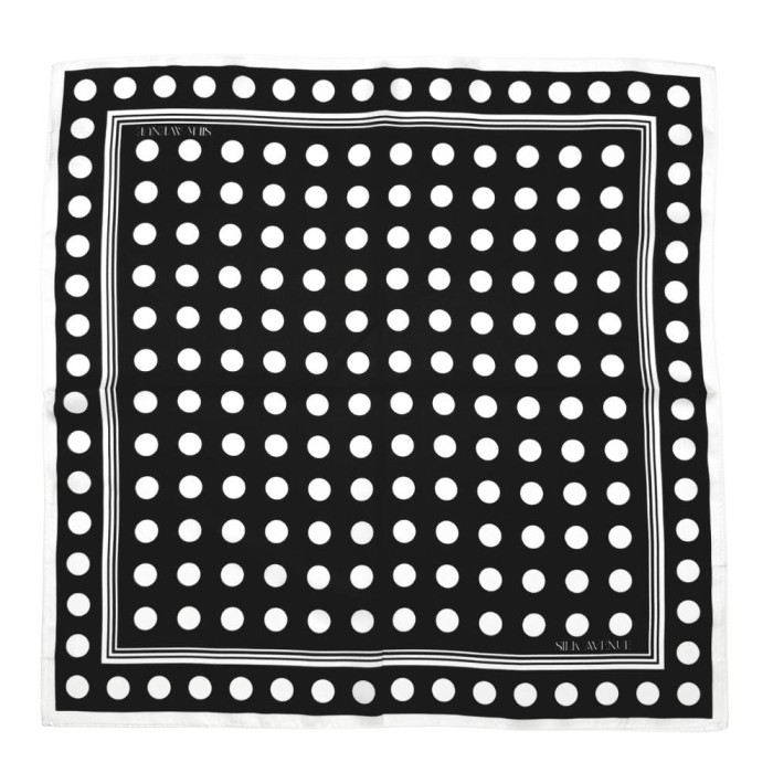 Gawroszka jedwabna Groszki 53x53 cm w czarno-białe groszki z elegancką ramą
