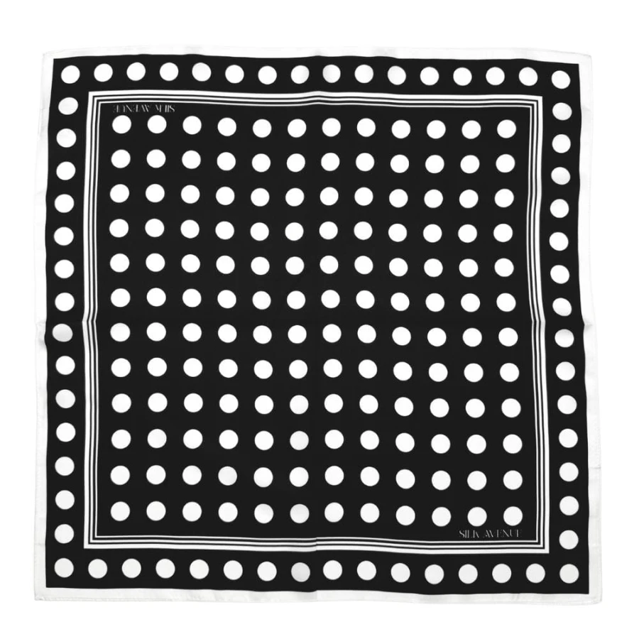 Gawroszka jedwabna Groszki 53x53 cm w czarno-białe groszki z elegancką ramą