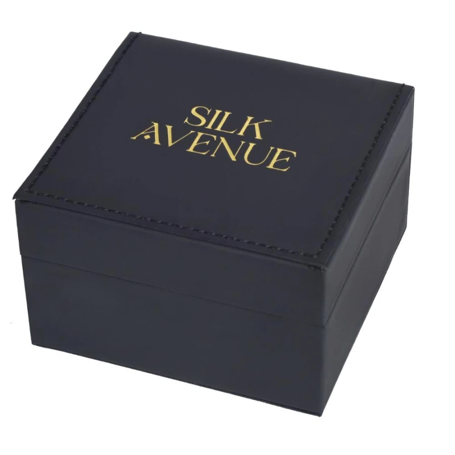 Czarne pudełko prezentowe Silk Avenue ze złotym logo na zegarek Classic Pearl