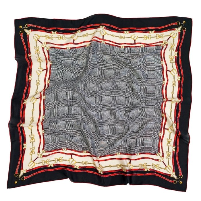 Chusta jedwabna Equestrian Check 105x105 cm z klasyczną kratą i czerwoną bordiurą