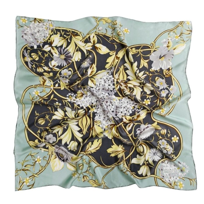 Chusta jedwabna Mint Blossom 105x105 cm z miętowym tłem i eleganckim wzorem kwiatowym