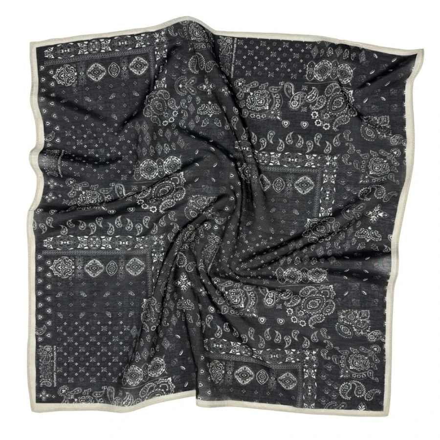Gawroszka Bandana Noir 53x53 cm w ciemnym kolorze z jasnym wzorem paisley