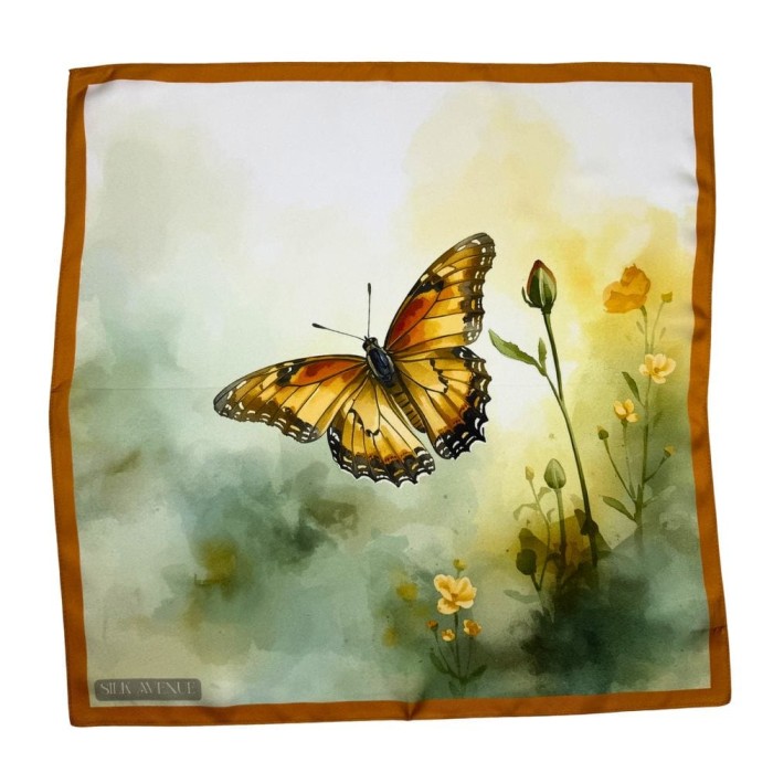 Jedwabna gawroszka Złoty Motyl 53x53 cm z motywem motyla i kwiatów