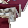 Zbliżenie na materiał i wzór szala Burgundowa Przejażdżka