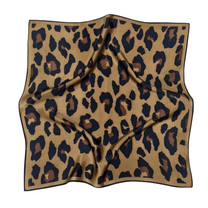 Apaszka jedwabna Golden Leopard 68 × 68 cm -1.webp