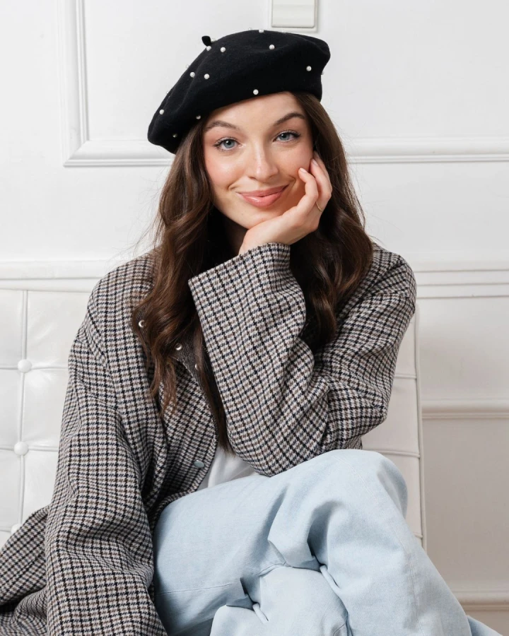 beret_czarny_wysadzany_perełkami_1.jpg