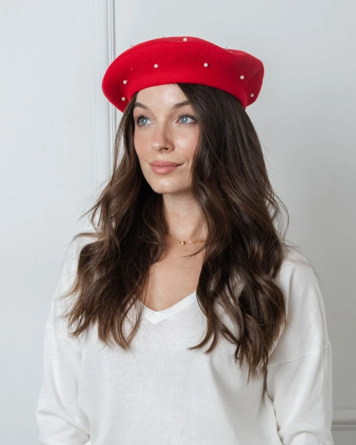 beret_czerwony_wysadzany_perełkami_1.jpg