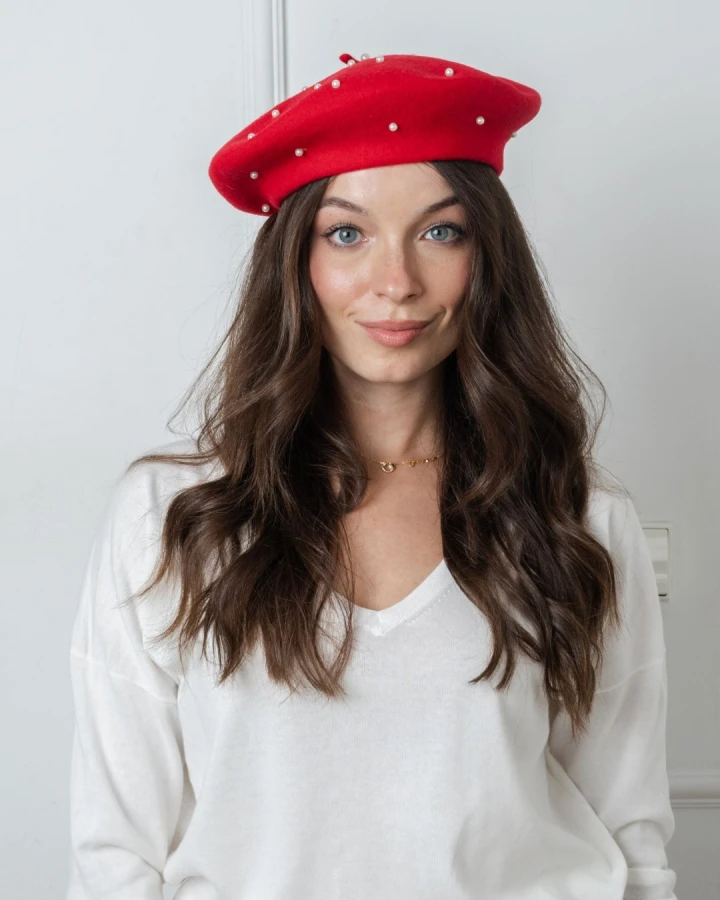 beret_czerwony_wysadzany_perełkami_2.jpg