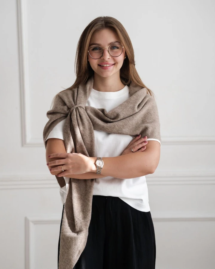 Trójkątna chusta wełniana – taupe, 100% wełny_1.jpg