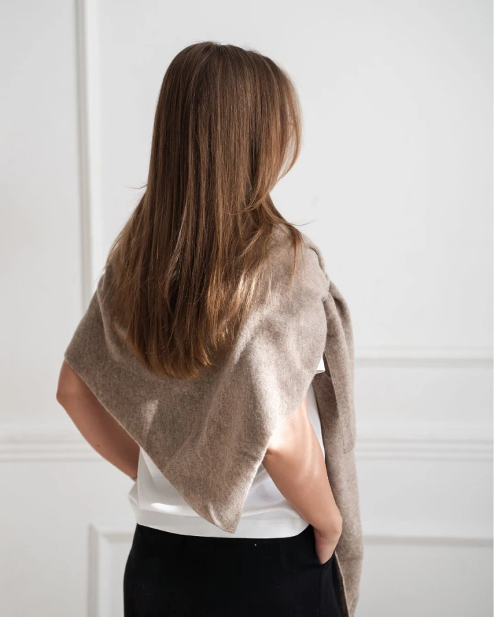 Trójkątna chusta wełniana – taupe, 100% wełny_3.jpg