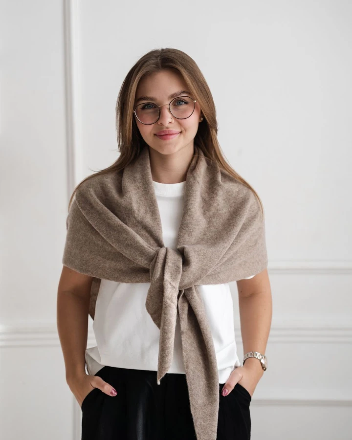 Trójkątna chusta wełniana – taupe, 100% wełny_4.jpg