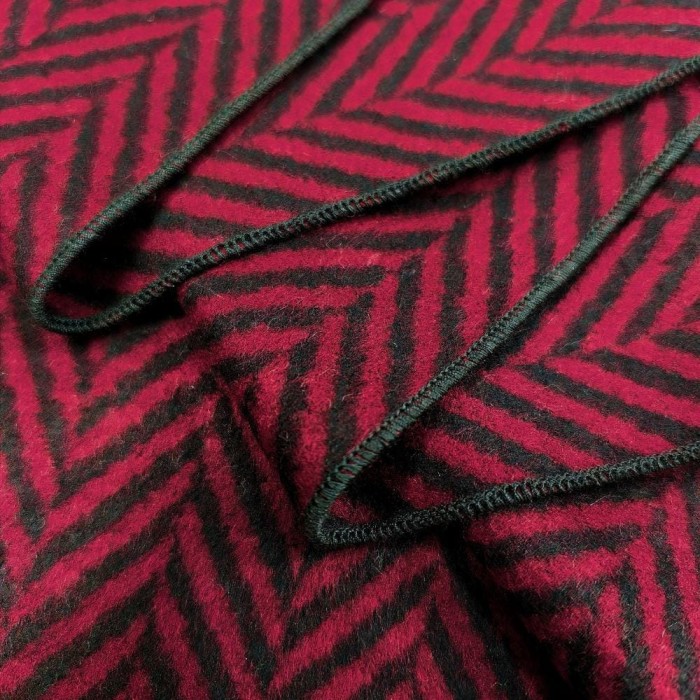szalik jedwabny czerwona jodełka Silk Avenue
