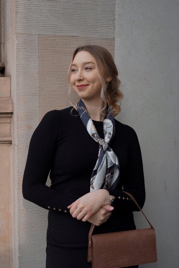 Apaszka Madame - luźne wiązanie